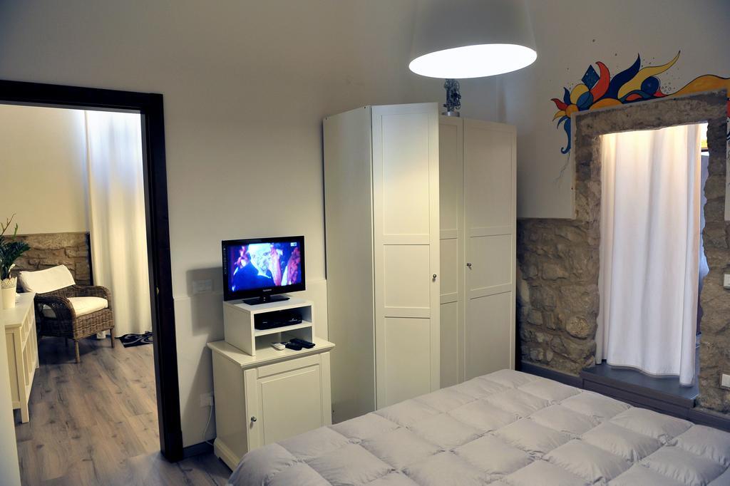 קומיסו B&B Al Teatro חדר תמונה